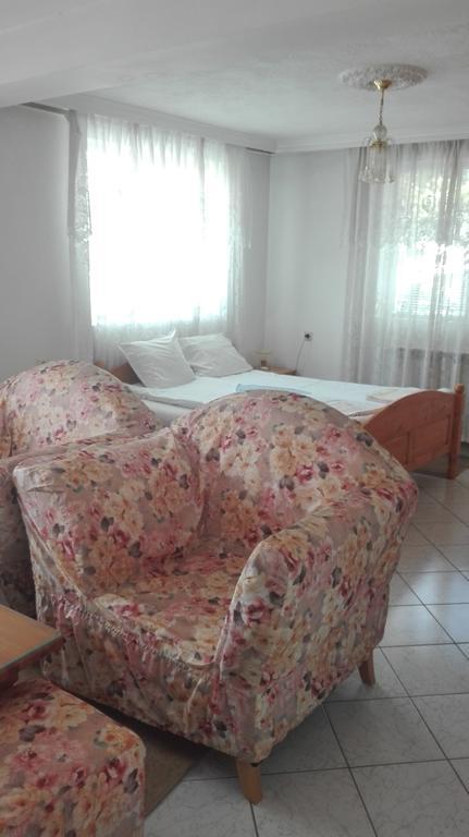 Family Hotel Velevi Velingrad Esterno foto